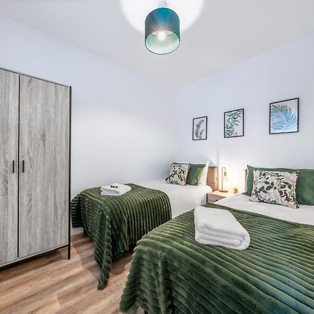 Potters Bar - Free Parking - Private Bathroom - Netflix - 4 Mins Walk To Station - 20 Mins Direct Trains To London Eksteriør bilde